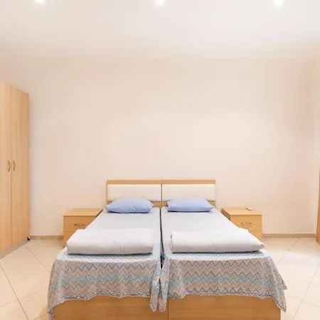 Apartman Beautiful, Seafront Spacious Apt In By 360 Estates