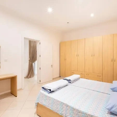 Beautiful, Seafront Spacious Apt In By 360 Estates