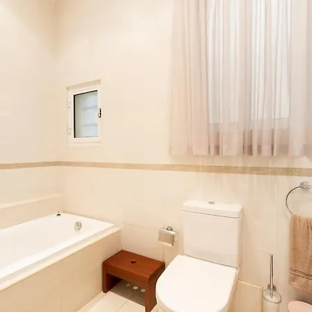 Beautiful, Seafront Spacious Apt In By 360 Estates *