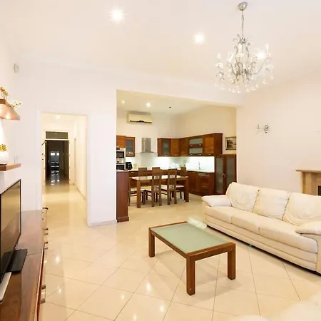 Beautiful, Seafront Spacious Apt In By 360 Estates
