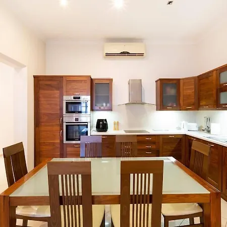 דירה Beautiful, Seafront Spacious Apt In By 360 Estates *
