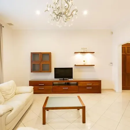 Beautiful, Seafront Spacious Apt In By 360 Estates סליאמה
