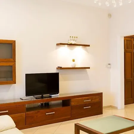 Beautiful, Seafront Spacious Apt In By 360 Estates * סליאמה