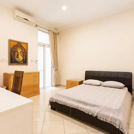 Beautiful, Seafront Spacious Apt In By 360 Estates דירה