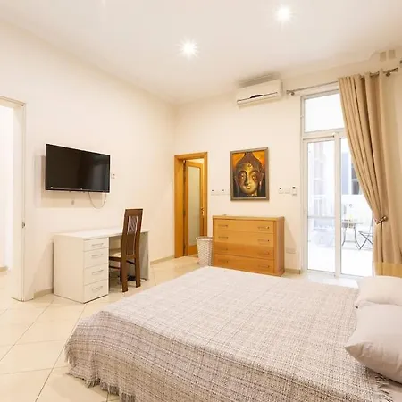 Lägenhet Beautiful, Seafront Spacious Apt In By 360 Estates Sliema