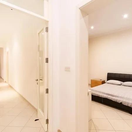 Lägenhet Beautiful, Seafront Spacious Apt In By 360 Estates Sliema
