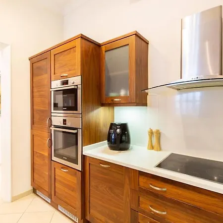 Beautiful, Seafront Spacious Apt In By 360 Estates *