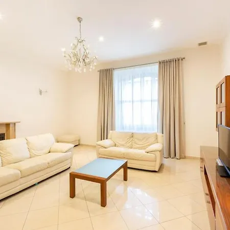 Beautiful, Seafront Spacious Apt In By 360 Estates *