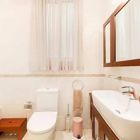 Beautiful, Seafront Spacious Apt In By 360 Estates *