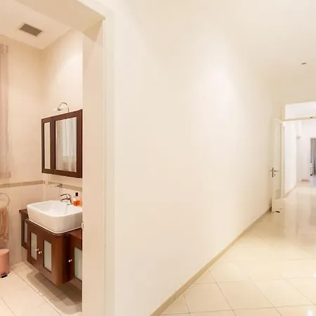 Lägenhet Beautiful, Seafront Spacious Apt In By 360 Estates