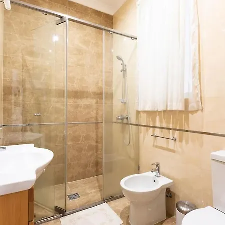 Beautiful, Seafront Spacious Apt In By 360 Estates דירה