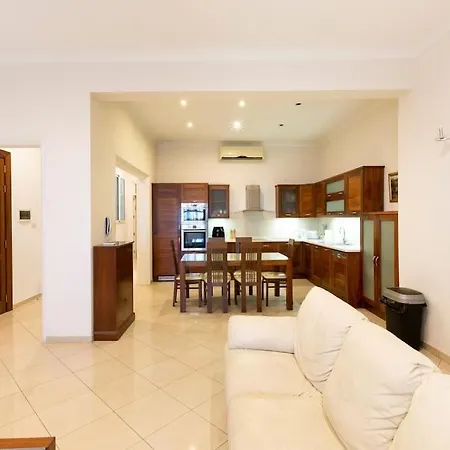 Daire Beautiful, Seafront Spacious Apt In By 360 Estates